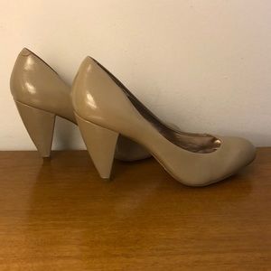 Steve Madden Olivea Round Toe Pumps